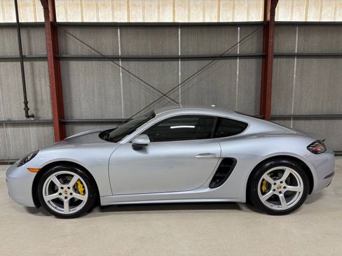 Used 2018 Porsche 718 Cayman Base 2dr Coupe image 6