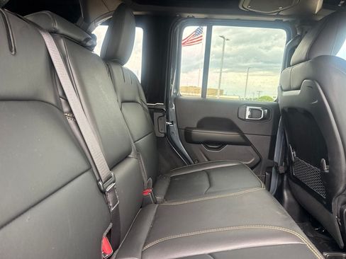 Used 2025 Jeep Wrangler Unlimited Sahara AWD/4WD image 26