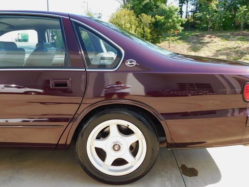 Used 1996 Chevrolet Impala SS RWD image 15