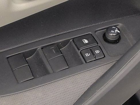 Used 2021 Toyota Corolla LE image 27