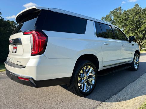 Used 2024 GMC Yukon XL SLT w/ SLT Luxury Package image 5
