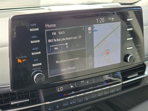 Used 2024 Toyota Sienna Limited image 25