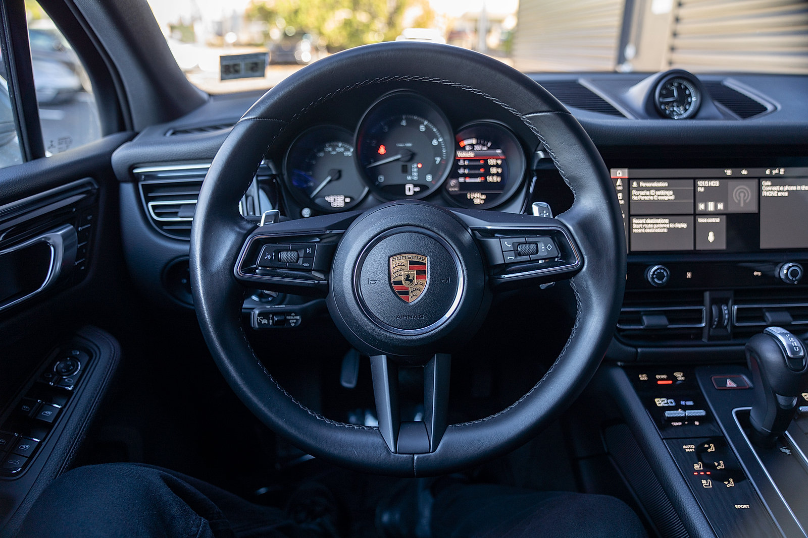 Certified 2023 Porsche Macan AWD/4WD image 6