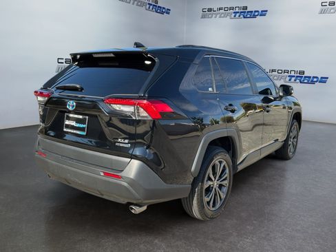 Used 2023 Toyota RAV4 XLE Premium AWD/4WD image 5