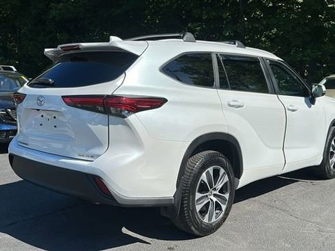 Used 2023 Toyota Highlander XLE AWD/4WD image 5