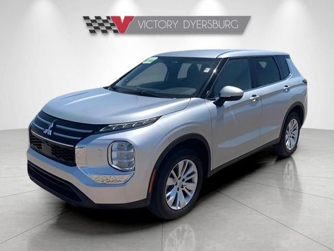 Used 2025 Mitsubishi Outlander ES AWD/4WD image 4