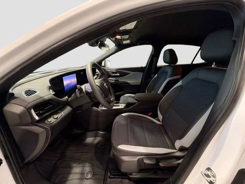 Certified 2025 Buick Envista Preferred image 18