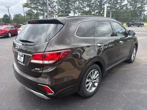 Used 2017 Hyundai Santa Fe SE AWD/4WD image 7