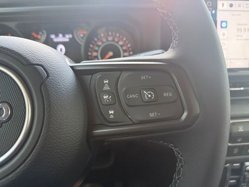 New 2025 Jeep Gladiator Sport image 22