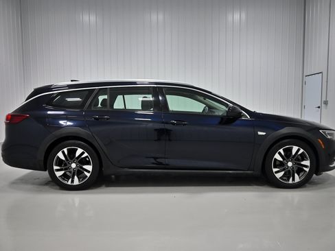 Used 2018 Buick Regal Essence w/ Driver Confidence Package #1 AWD/4WD image 34