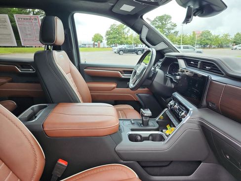 Used 2025 GMC Sierra 1500 Denali Ultimate AWD/4WD image 9