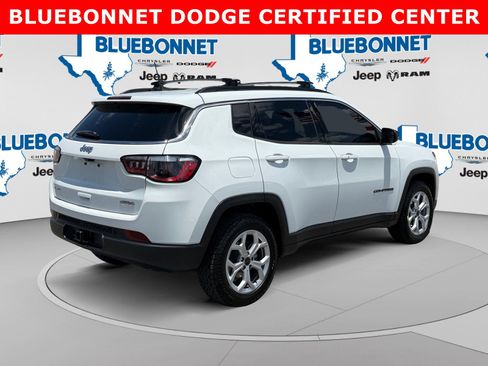 Used 2025 Jeep Compass Latitude AWD/4WD image 5