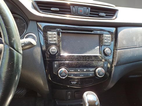 Used 2017 Nissan Rogue SV w/ SV Premium Package AWD/4WD image 14