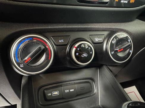 Used 2022 Hyundai Venue SE w/ Cargo Package image 40