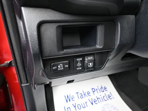 Used 2017 Toyota Tacoma TRD Sport image 11