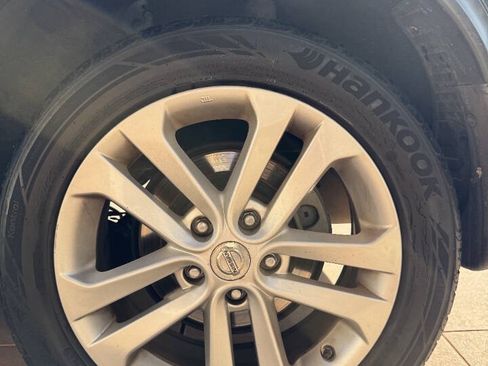 Used 2011 Nissan Juke SV FWD image 32