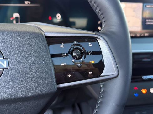 Used 2025 Nissan Murano SL image 21