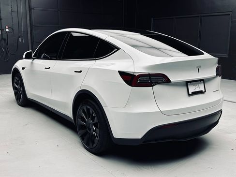 Used 2023 Tesla Model Y Long Range AWD/4WD image 5