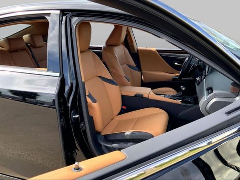 Used 2024 Lexus ES 350 w/ Premium Package FWD image 16
