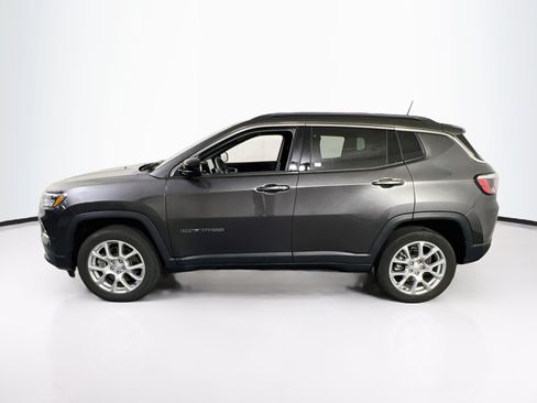 Used 2023 Jeep Compass Latitude w/ Sun and Sound Group AWD/4WD image 8