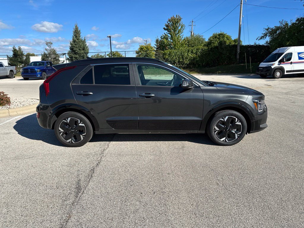 Used 2023 Kia Niro Wave w/ Wave Preserve Package FWD image 6