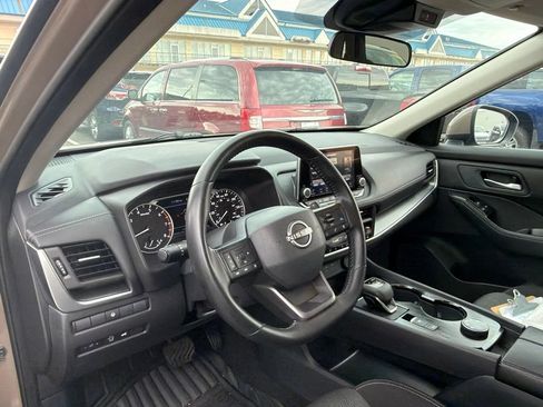 Used 2025 Nissan Rogue SV AWD/4WD image 18