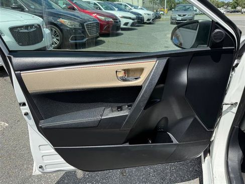 Used 2014 Toyota Corolla LE FWD image 17
