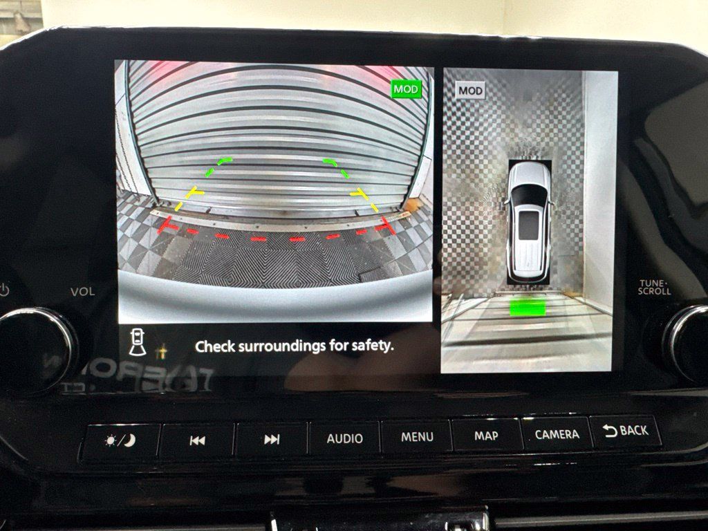 Used 2025 Nissan Pathfinder Platinum FWD image 16