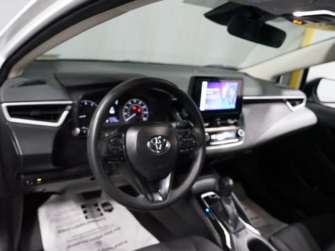 Used 2025 Toyota Corolla LE FWD image 11