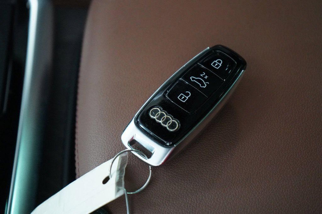 Used 2022 Audi Q8 Prestige AWD/4WD image 42