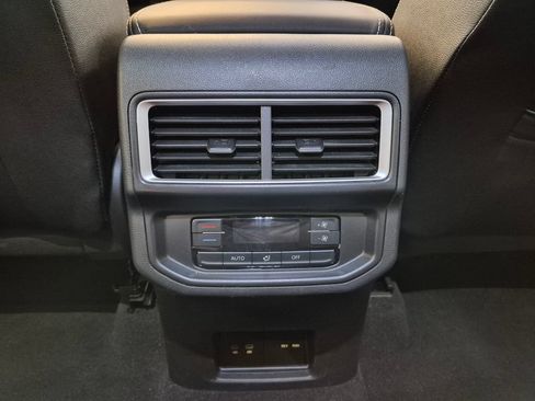 Used 2025 Volkswagen Atlas SE FWD image 26