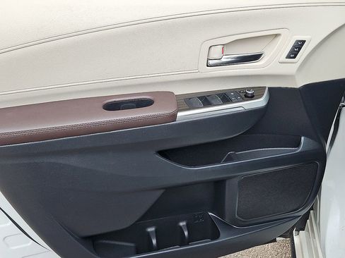 Used 2021 Toyota Sienna Platinum FWD image 15