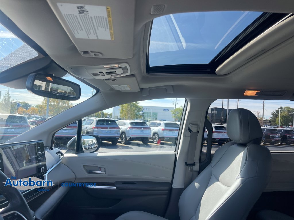 Used 2024 Toyota Sienna XLE AWD/4WD image 18