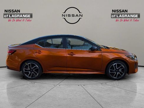 Certified 2025 Nissan Sentra SR FWD image 5