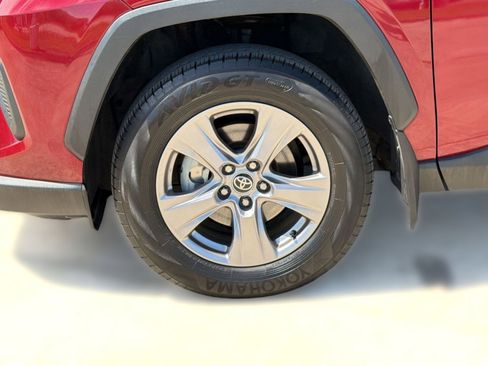 Used 2022 Toyota RAV4 XLE w/ Convenience Package FWD image 12