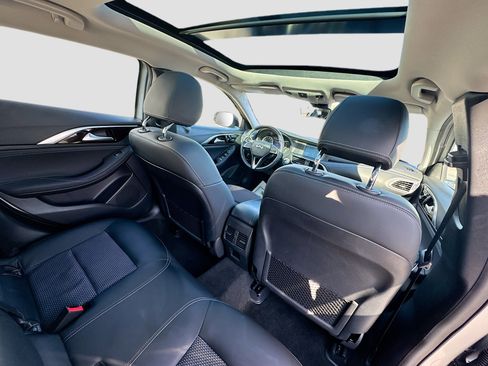 Used 2019 INFINITI QX30 image 28