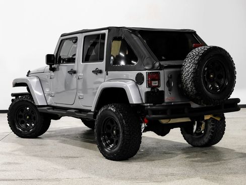 Used 2013 Jeep Wrangler Unlimited Sahara w/ Connectivity Group AWD/4WD image 8