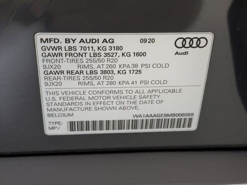 Used 2021 Audi e-tron Premium w/ Convenience Plus Package image 27