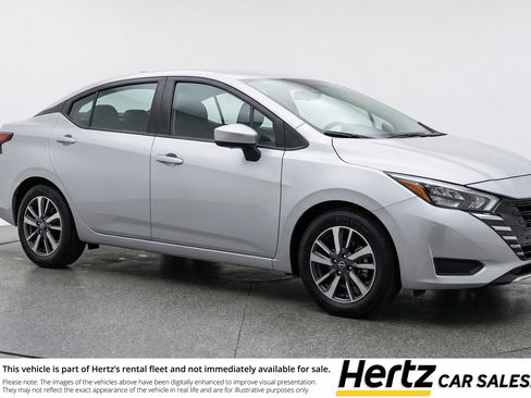 Used 2025 Nissan Versa SV image 1