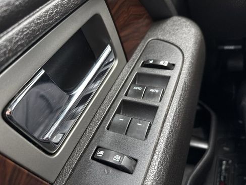 Used 2012 Ford F150 Lariat w/ Lariat Chrome Pkg image 25