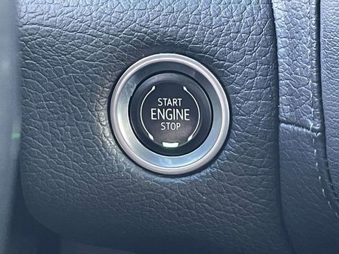 Used 2021 GMC Yukon XL Denali AWD/4WD image 32