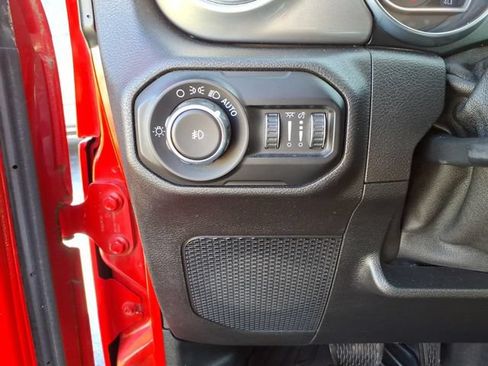 Used 2020 Jeep Wrangler Unlimited Sahara AWD/4WD image 16