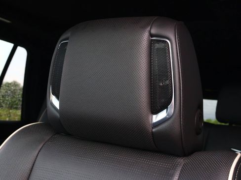 Used 2023 Cadillac Escalade Premium Luxury RWD image 16