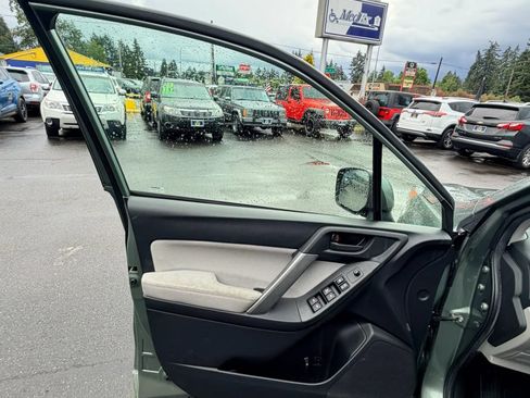 Used 2014 Subaru Forester 2.5i Premium w/ Popular Package #1 AWD/4WD image 10