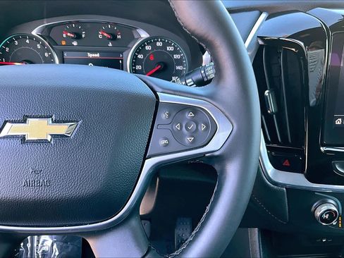 Used 2023 Chevrolet Traverse LT image 24
