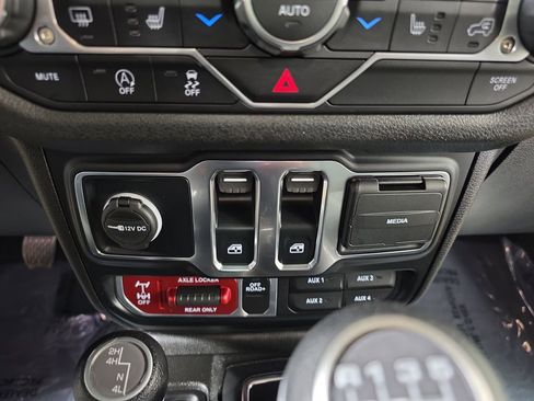 Used 2024 Jeep Wrangler Sport AWD/4WD image 25