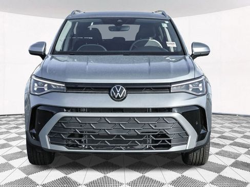 New 2025 Volkswagen Taos SE image 10