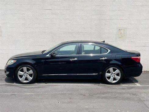 Used 2011 Lexus LS 460 w/ Comfort Pkg RWD image 3