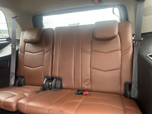 Used 2016 Cadillac Escalade Luxury AWD/4WD image 36