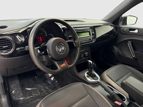 Used 2015 Volkswagen Beetle 1.8T Classic FWD image 18